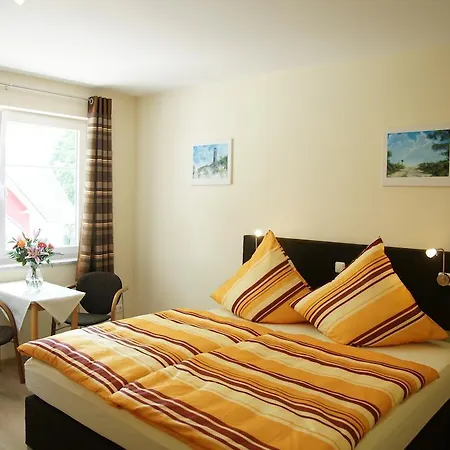 Pensionat Cafe Und Blohm 3*