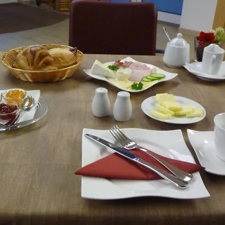 Cafe Und Blohm Pensión