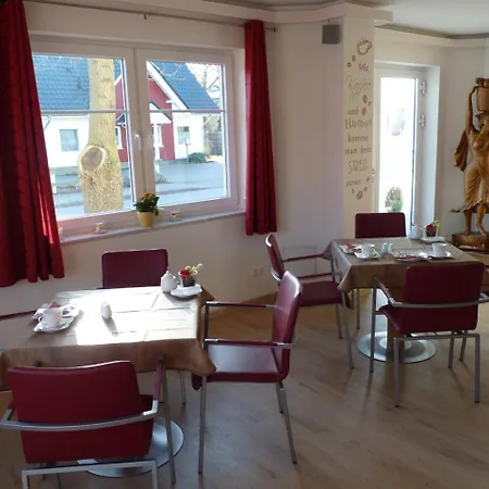 Pensionat Cafe Und Blohm Greifswald